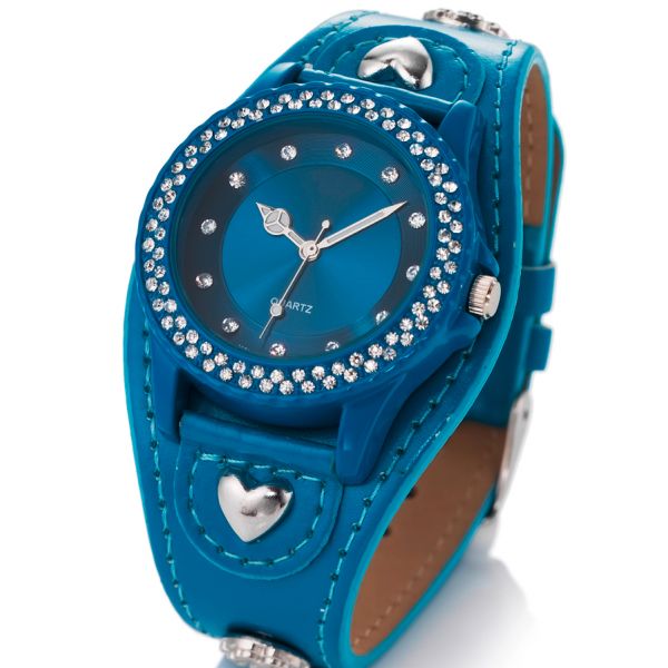 Uhren Fotografie aus Pforzheim. Spannend inszeniert oder auch auf hellem, bzw. dunklem Fond für Versender oder Hersteller von hochwertigen Uhren.