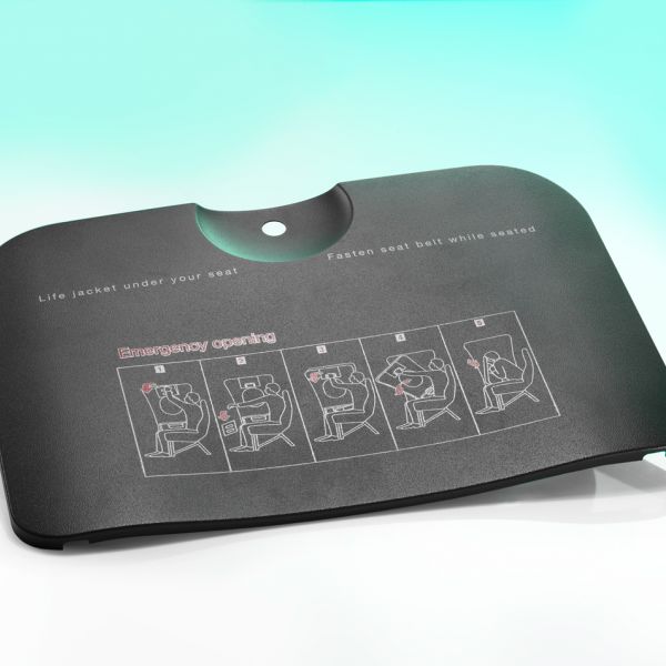 Auch die Abdeckung von den Schwimmweste unterm Sitz im Flieger, lassen sich im Tampondruckverfahren bedrucken.
